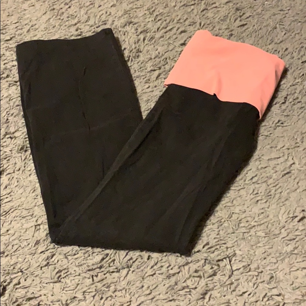Black yoga pants